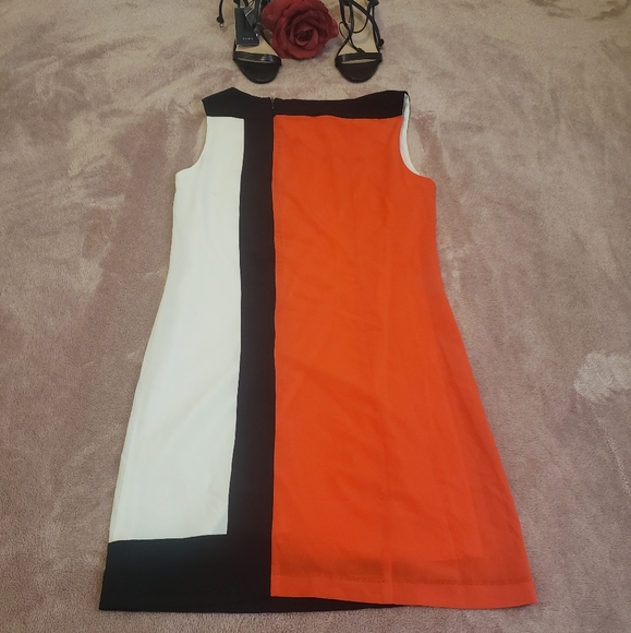 Coco & Tashi Dress - Picture 3 of 9